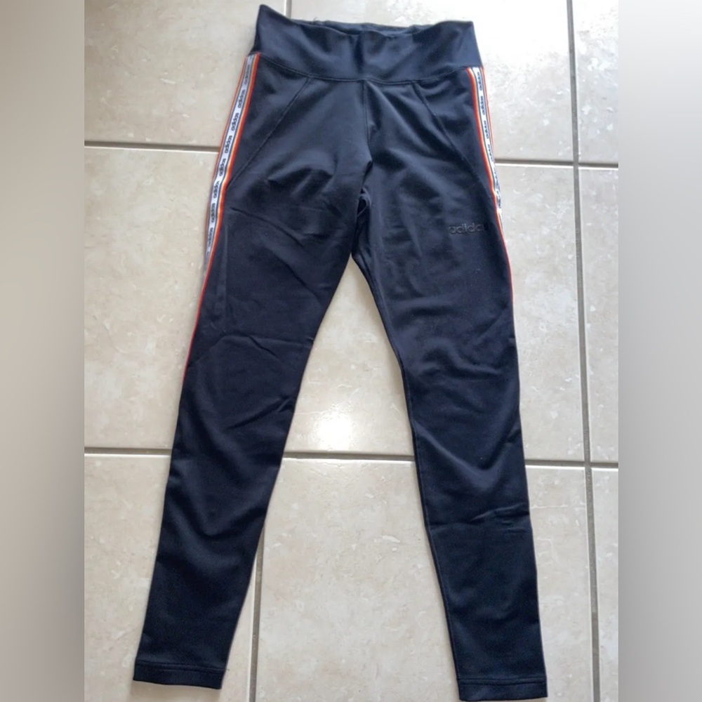 Women’s Adidas Climalite FLORAL Workout/Yoga Pants Size Small Gently Worn !